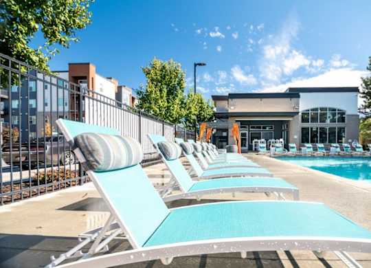 Axio 8400 Pool and Lounge Chairs