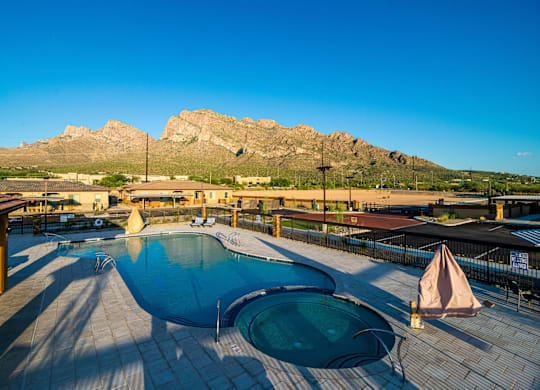 Linda Vista Luxury Rentals in Oro Valley, Arizona Pool and Hot Tub