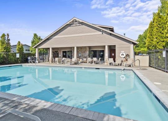 Ridgewood Apartments in Medford, OR pool