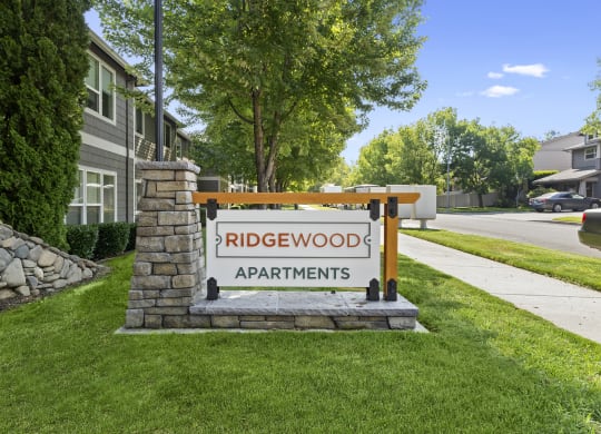 a sign that says ridgewood apartments