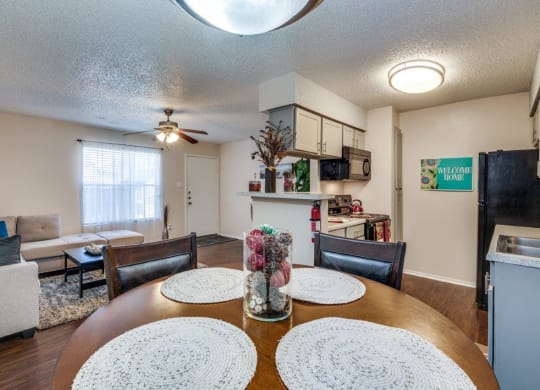 Cobble Hill Apartments in Fort Worth, Texas Model Dining Area
