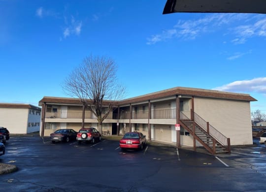 Creekside Apartments Exterior and Parking