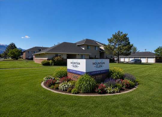 A sign in front of a building that says Mountain Glen.