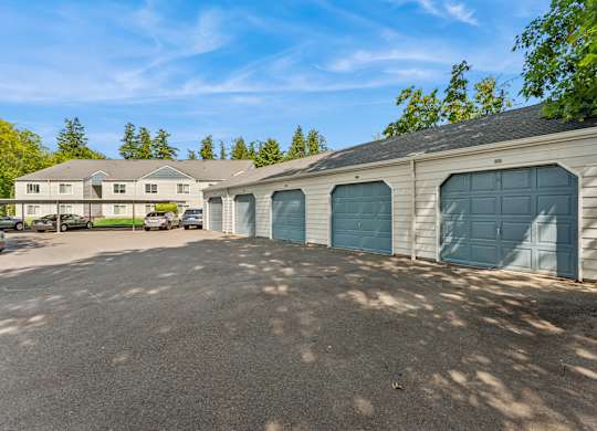Clermont Oak Hills Portland Apartments Garages