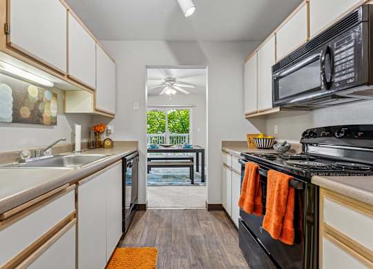 Clermont Oak Hills Portland Apartments Kitchen