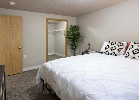 Eagle Rock Apartments in Spokane Valley, Washington Model Bedroom