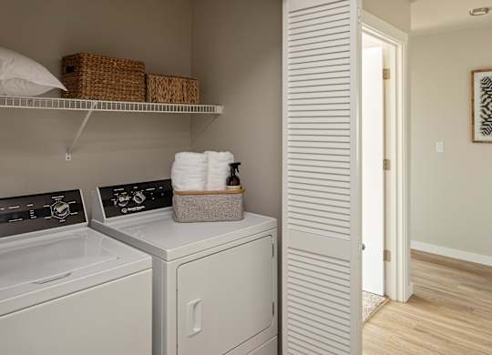 TheElwood_HappyValley_OR_2021_Laundry