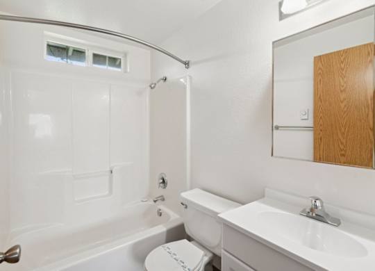 Evergreen Townhouses in Springfield, Oregon Bathroom