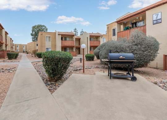 Fox Point Apartments in Tucson, Arizona Courtyard