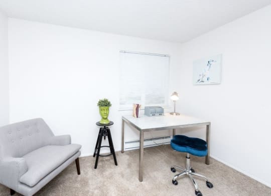 Fox Pointe Apartments Model Guest Room with Desk