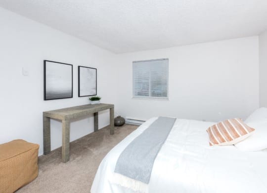 Fox Pointe Apartments Model Bedroom
