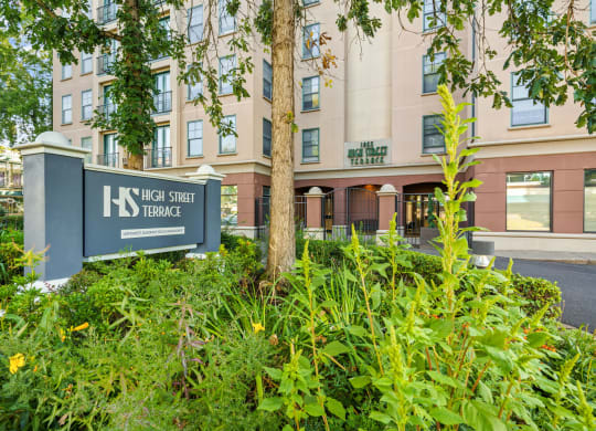 HST_Eugene_OR_Exterior