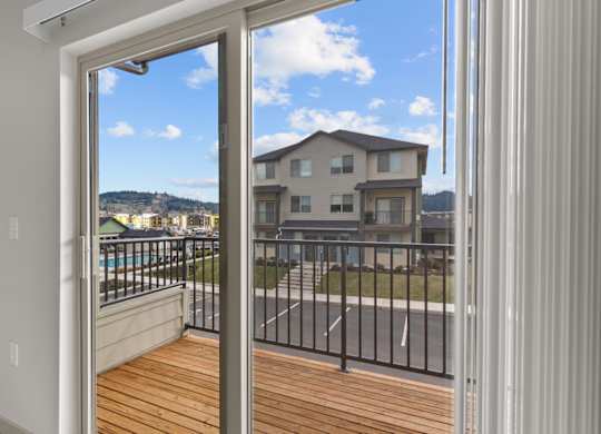 LarkViewVillage_Eugene_OR_2x2_Kichen
