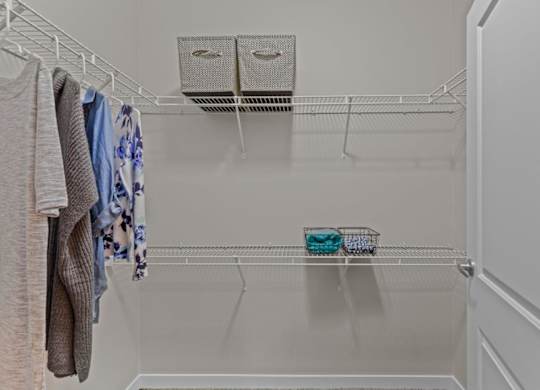 Keeler's Corner Apartments in Lynnwood, Washington Walk-In Closet