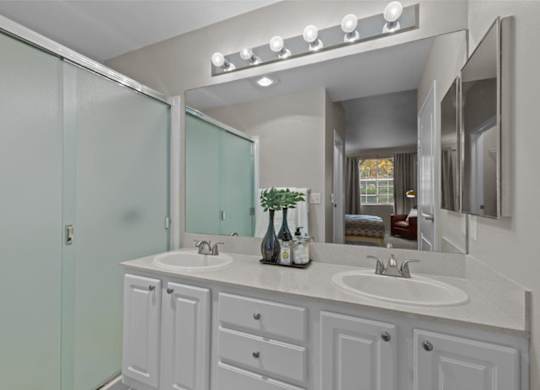 Keeler's Corner Apartments in Lynnwood, Washington Model Bathroom