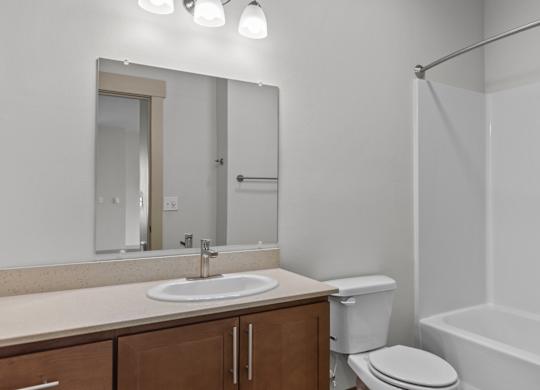 LarkViewVillage_Eugene_OR_1x1A_Bathroom