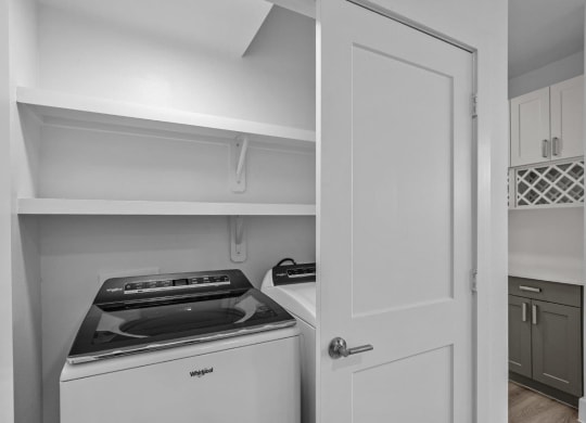 Lenox Katy Crossing Laundry Closet