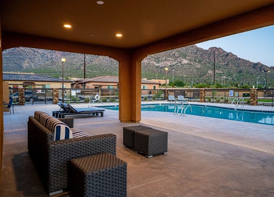 Linda Vista Luxury Rentals in Oro Valley, Arizona Pool and Patio with Seating