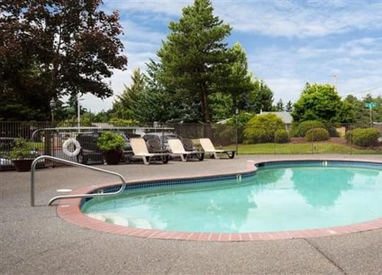 Outlook16_Gresham_OR_Ext_Pool