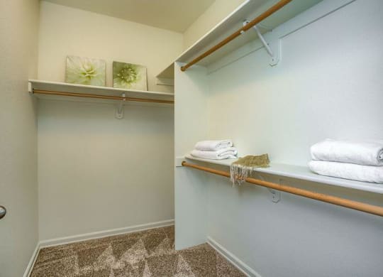 Ridgewood Large Walk-In Closet