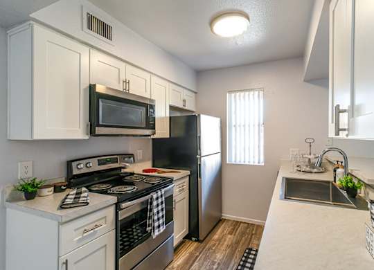 Papago Crossing in Phoenix, Arizona Model Kitchen