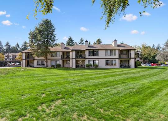Lush Green Outdoor Spaces at Saratoga, Everett, 98204