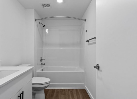 South Ridge Apartments Bathroom with Bathtub