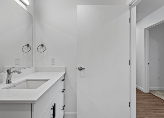 South Ridge Apartments Bathroom