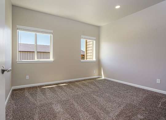 Spacious Room at Spring Woods Apartments, Oregon