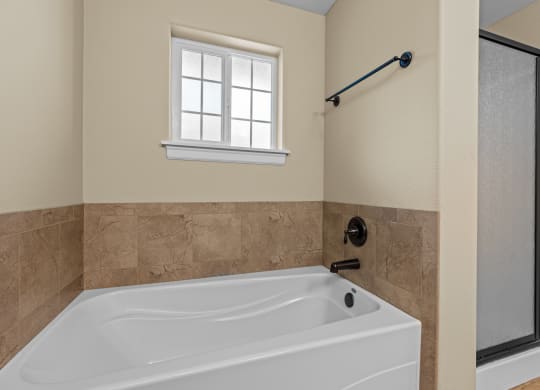 Little Tuscany Apartments & Townhomes - Bathroom