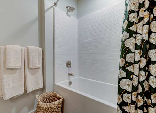 RedPoint_Redmond_OR_Interior_BathShower