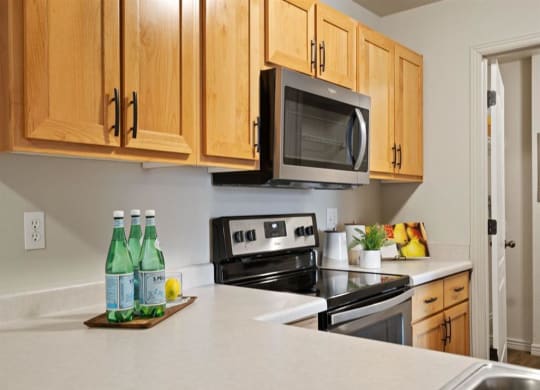 Kitchen with Ample Counter Space at The Crossings at Chapel Hill, Pasco, Washington