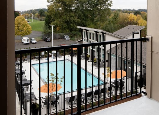 WestEndDistrict_Beaverton_OR_photos_Poolside Balcony