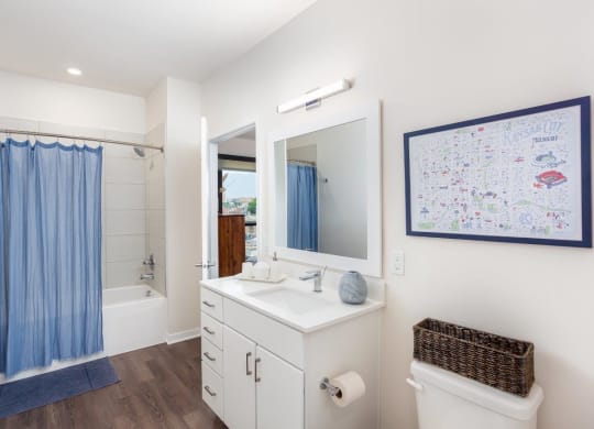 Alton Heights in Kansas City, Missouri Model Bathroom