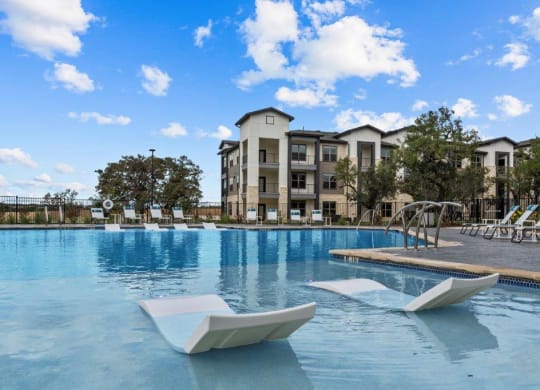 Redbird Ridge Apartments Pool Lounge area