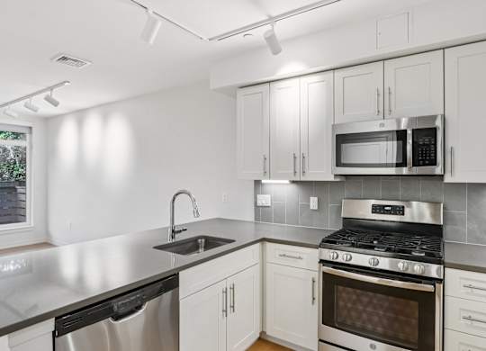 Modern kitchen with stove top oven at Park77 Apartments, Cambridge, 02138