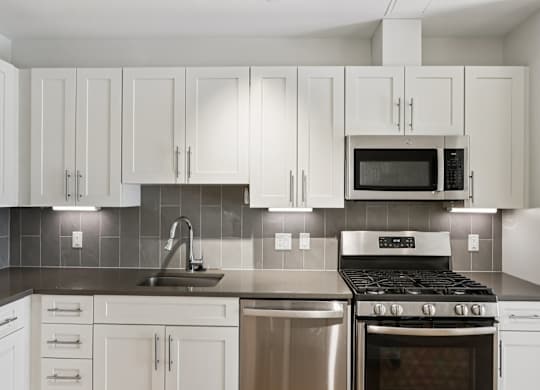 Modern Kitchen with stove top oven at Park77 Apartments, Cambridge, MA, 02138