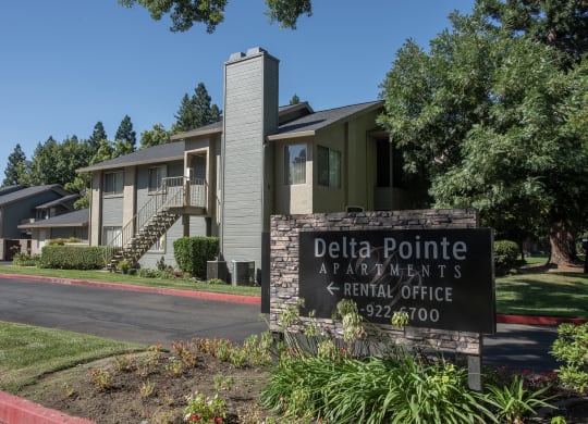 Delta Pointe property entry