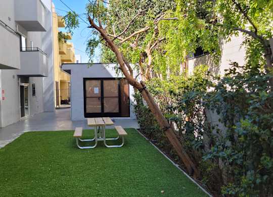 Green space and picnic table at the Carlton Apartments in Los Angeles, California.