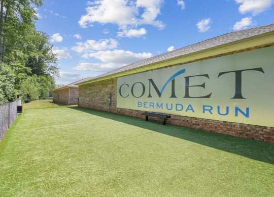a building with the comet bermuda run sign on the side of it