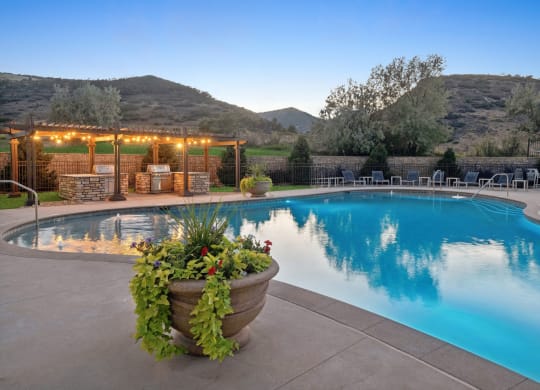 swimming pool and sun deck at Dakota Ridge apartments