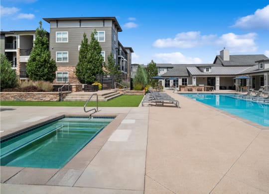swimming pool at Carrick Bend apartments