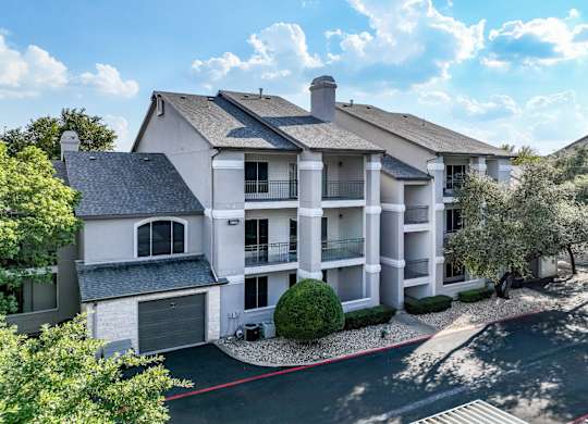 exterior view of San Marin apartments in Austin, TX