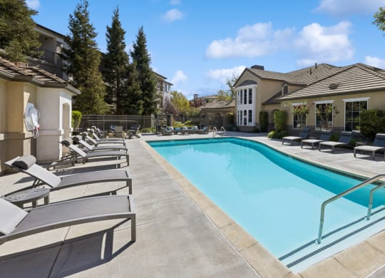 swimming pool at Bridgeport Ranch apartments