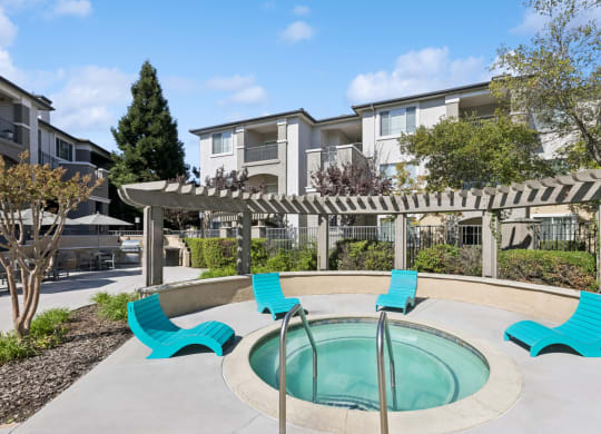 hot tub at Bridgeport Ranch apartments