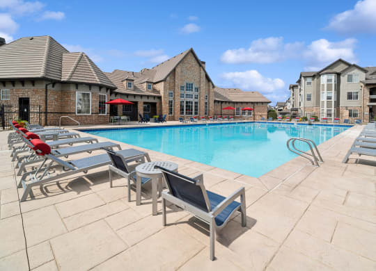 swimming pool at Red Hawk Ranch apartments