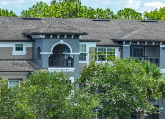 exterior building view of The Reserve at Alafaya apartments