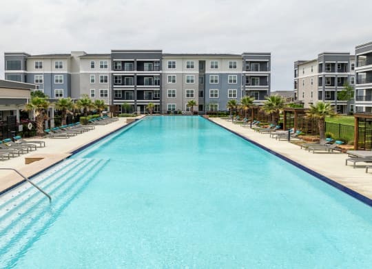 swimming pool at Berkshire Creekside apartments