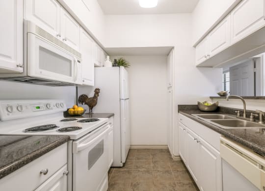 spacious kitchen at Stoneleigh on Spring Creek apartments