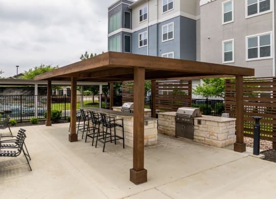 outdoor patio and grilling area at Berkshire Creekside apartments